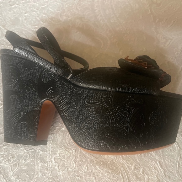 Bottega Veneta Butterfly embossed platform wedge sandals - Picture 2 of 5